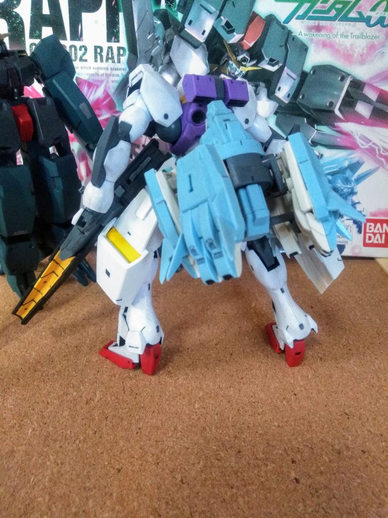 ハイ。｢リアアーマー｣に｢ビルドダイバーズのシェヘラザード｣からの形見　　　　　　　　　　　　　｢プトレマイオス｣を装着😍　　　　　　　　　　　　　　　腿部にジャンクパーツとして埋もれていた　　　　｢GNフィールド発生機｣を取り付け😏　　　　　　　　此れで防御率が大幅アップ❗❗💖