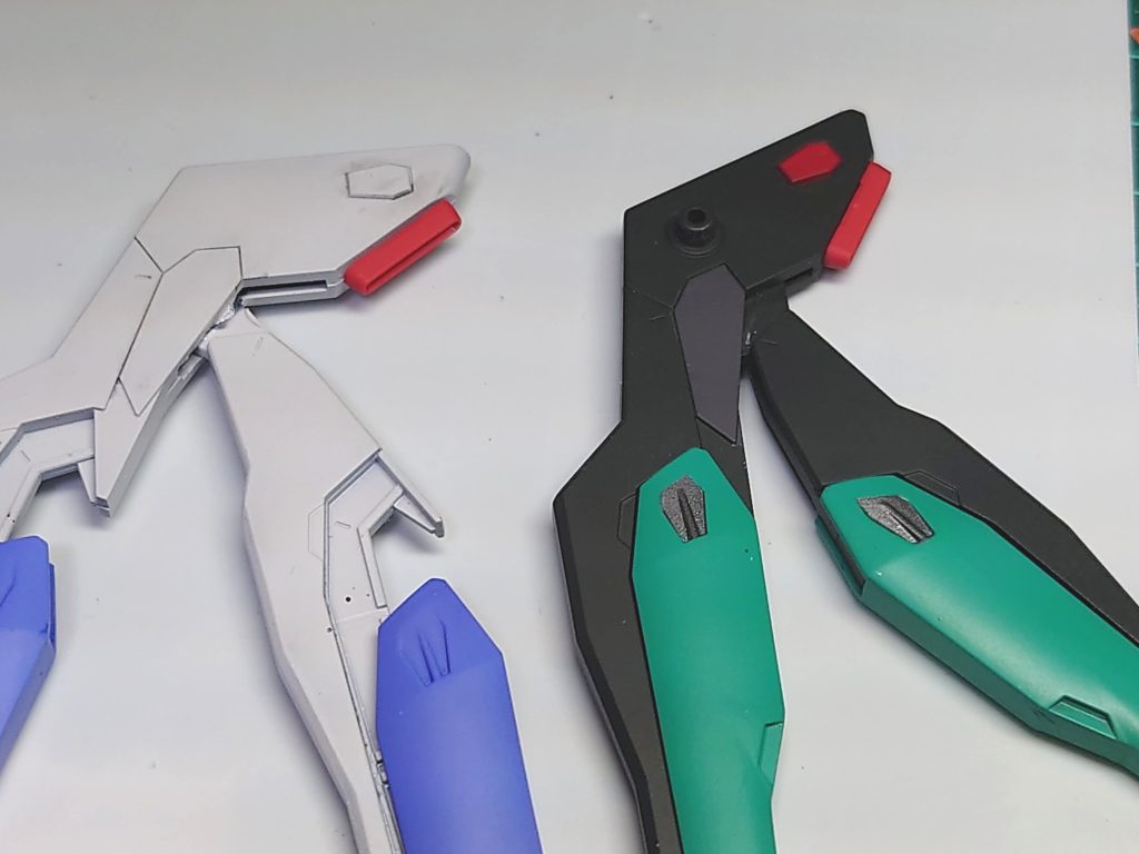 質問有りましたので、接続部分を説明します。ドラグーンユニットの根本を逆になるように干渉する部分はカットして逆にしました。