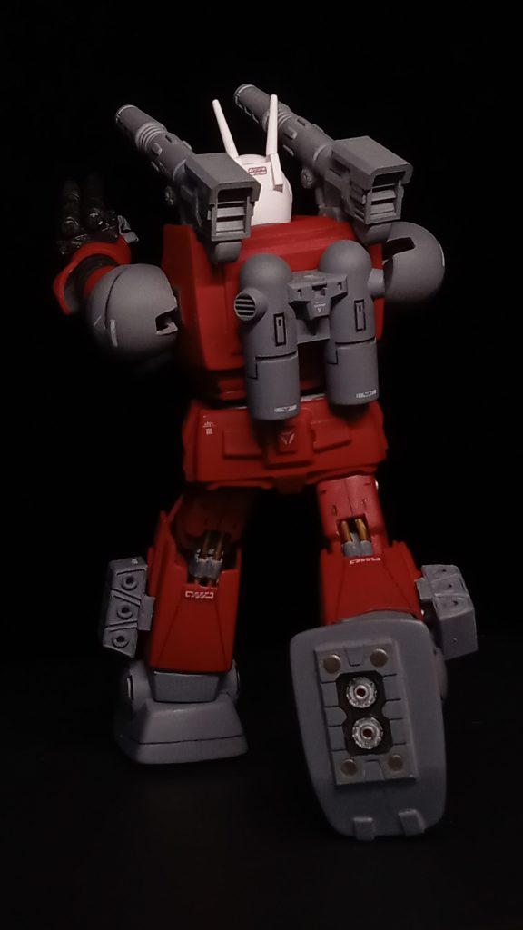 キットでは、足の裏は真っ平なので、ディーテルを追加し、2mmのマグネットを埋込、立ち姿の安定性を持たせました。