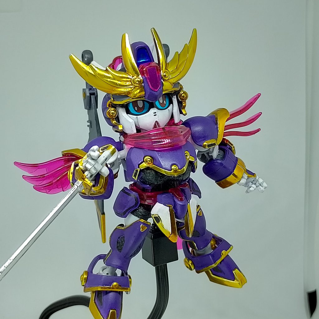 正直CSフレームのボディスケールの方が見栄えが良く、ほとんどのパーツが特殊な組み合わせ方法で少ないパーツ数で形成されています。