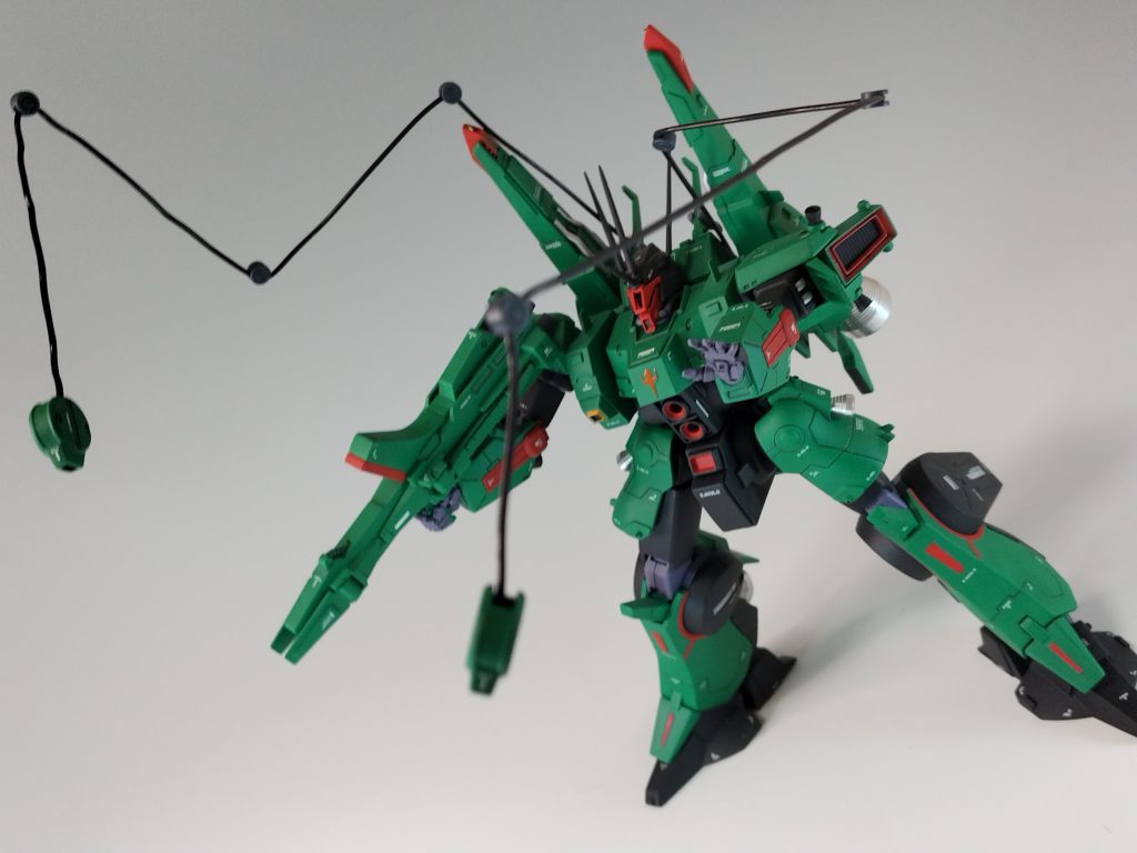 インコム射出。黒ビニールの針金に中継器は、ロボット魂ガンダムMk-Vのものをつけています。(ピントを合わせるのが難しい…)インコム自体は、アニメでは登場していないんですよね。