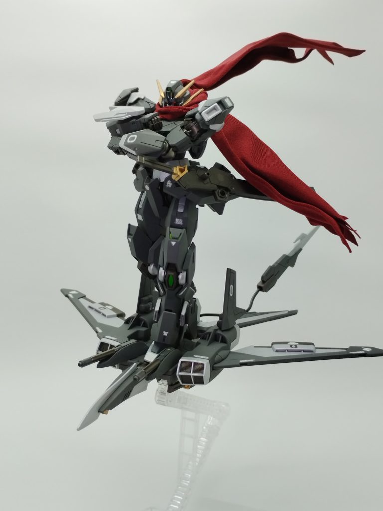 Reivolva can stand on it as transportation so it can save energy, Armored Masayoshi also stores some of Reivolva's weapons, 5 Aerial Gundbits and 2 short katana'sレイボルバは移動手段としてその上に立つことができるので、エネルギーを節約することができる。アーマード・マサヨシはまた、レイボルバの武器の一部、エアリアルガンダムビット5本とショートカタナ2本も収納している。