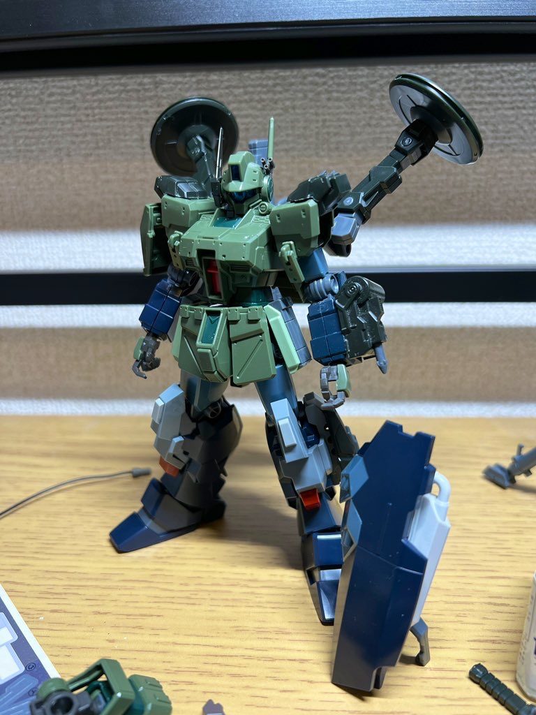 ざっくり混ぜた段階。大きくボディはスパルタン、手足はジェスタ、それにブラックライダーを細かく足していく構成になっています。