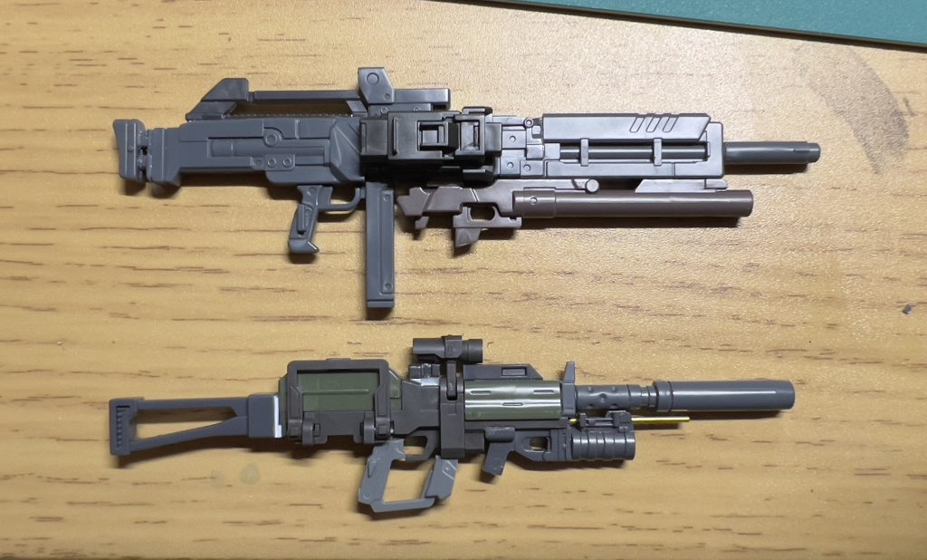 ライフルのミキシング。それぞれジェスタとスパルタンのものをベースに加工。境界戦機ウェポンラッチに合うように必要な部分を境界戦機キットから移植したり、実弾ライフルを左右どちらの手でも持てるようにグリップはビームマグナムから流用したりなどしています。