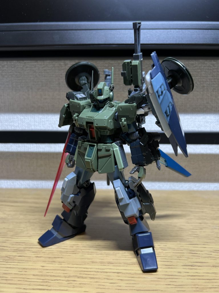 途中経過。この陸戦型とジェスタを混ぜたシールドは結構ギリギリの段階でボツにしました。肩につけるにはちょっと分厚すぎたかなーと。