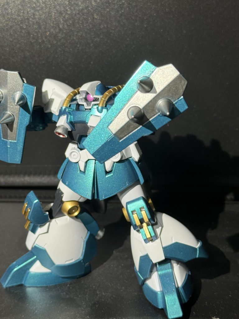 肩につけたシールドもネオジム磁石で着脱可能にして手持ち武器にもできるようにしました。