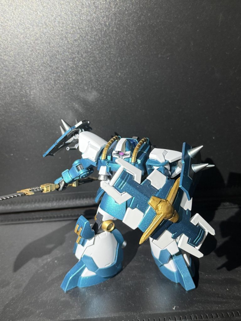 グリーン部はクレオスの青竹色→クレオスのクリスタルカラーターコイズグリーン→光沢クリア、ホワイト部はガイアのアルティメットホワイト→艶消しクリア、関節等はクレオスのミッドナイトブルー→艶消しクリアシルバー部はクレオスのスーパーアイアン2→光沢クリアゴールド部はクレオスのリッチゴールド→光沢クリア。