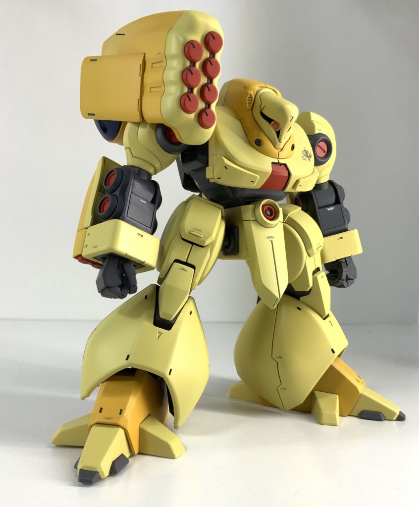 肉抜き穴処理、合わせ目処理、塗分けなど基本作業がメインでした。カラーリングは原作を参照。