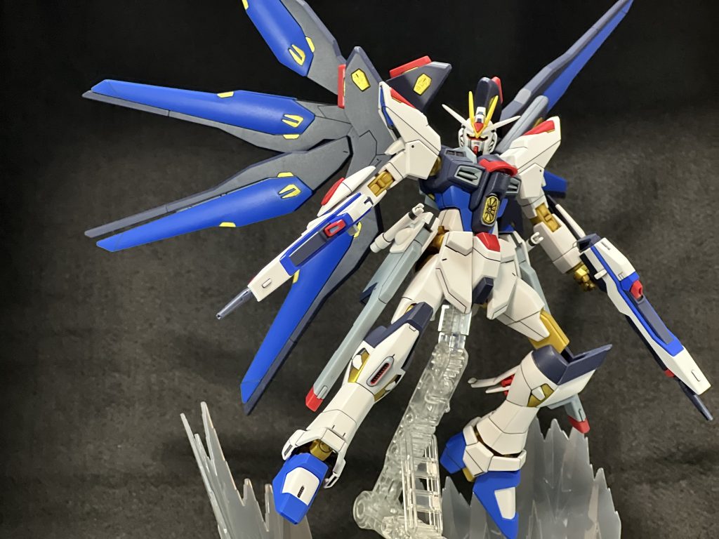 ここからはアクションポーズを。まず文句があるわけが無い可動域‼️旧HGのは肩の接続部分が超独特で一度バキッと破損させてしまった記憶があります💦