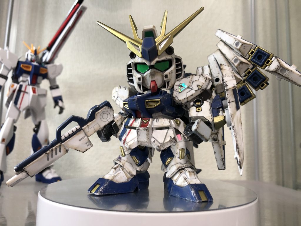 フィンファンネルも同梱なのが嬉しいですね。アムロマークはホログラムシートに挿げ替えてます。