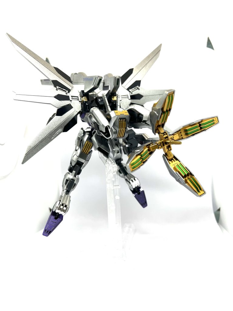 付属のシールは使わずに塗り分けはキャンディ塗装で仕上げました。