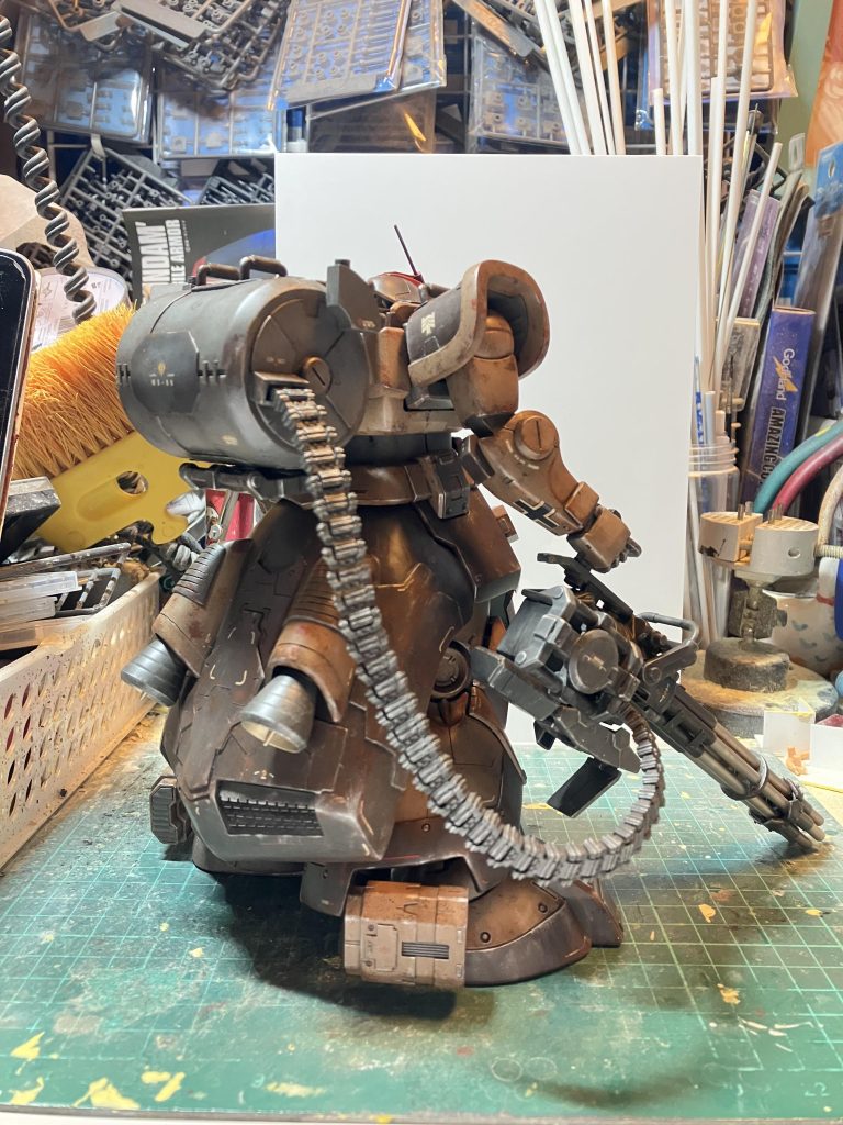 今年の吉本プラモデル部で開催する模コン2023に完成したジオラマを使ってMGドムをベースに改造したドム・バラッジで投稿します開催日は1月13、14日とまだ先なので、それまで別の機体を製作します