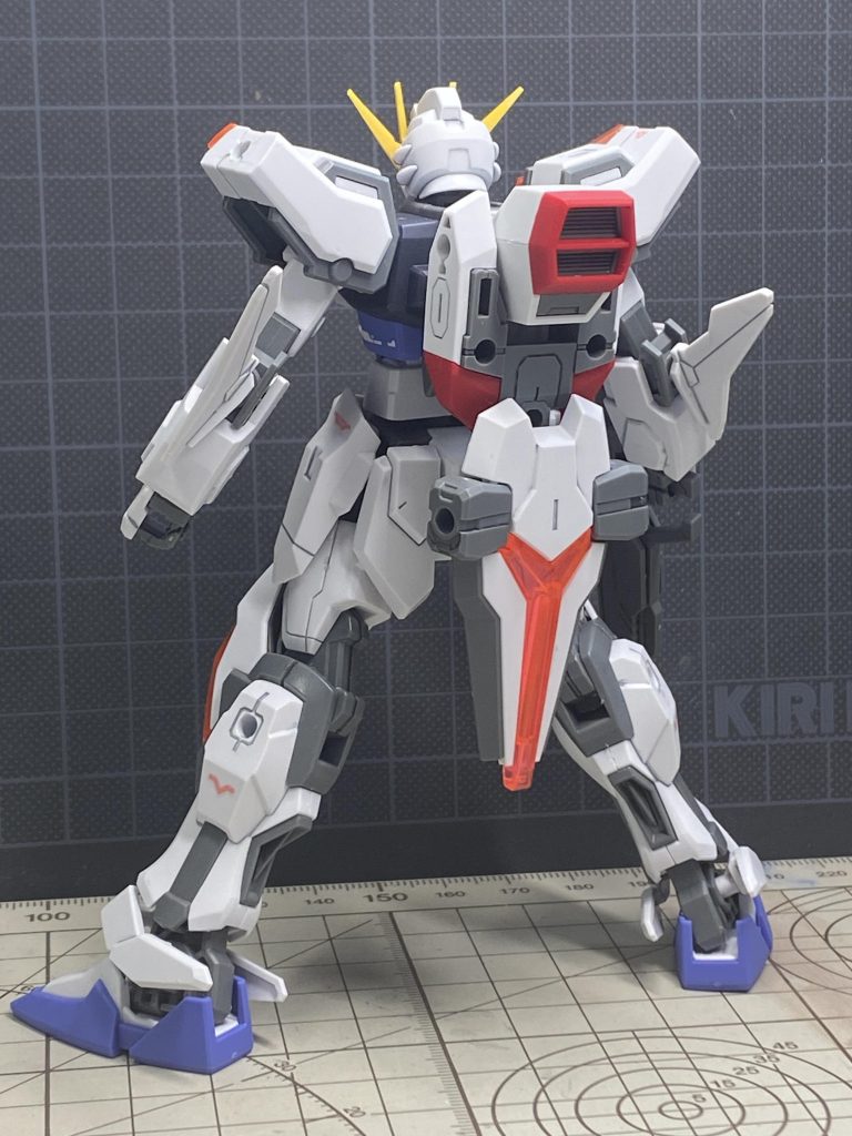 なので、背面のエクシードファイターは、組み替えて、拡張性の高いジリオンブースターに。この素体形態を［N（ネイキッド）スタイル］として。A〜Zの各形態があります。