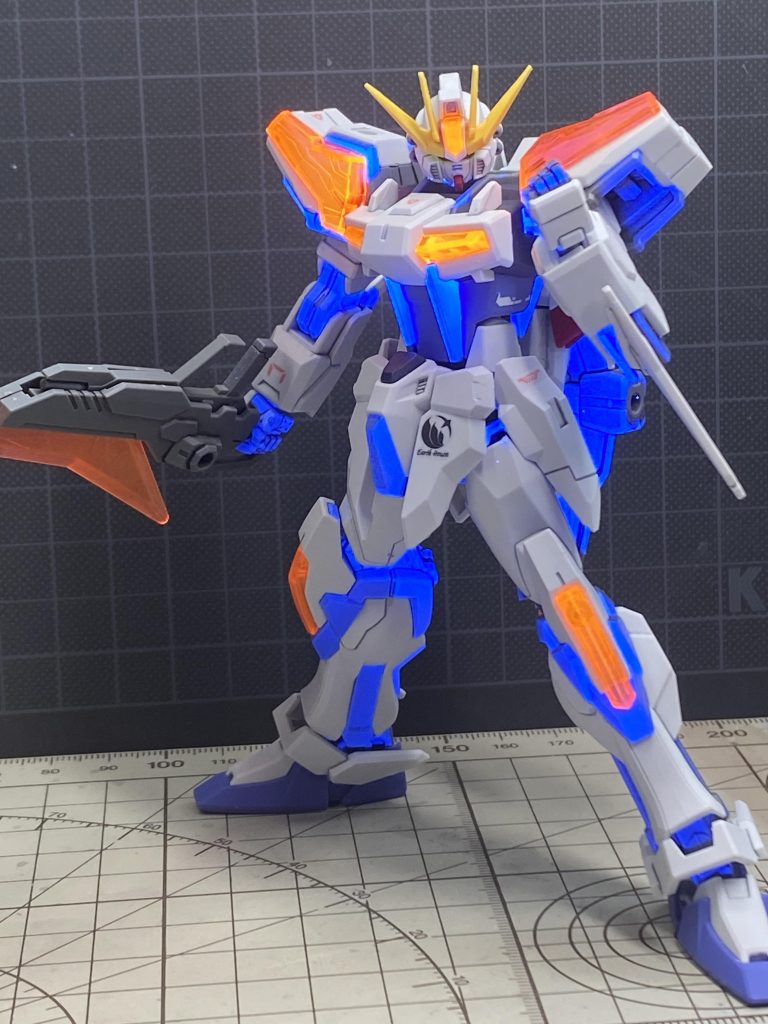 そして、このガンプラの真の姿。EGシステムと簡易版RGシステムの同時発動で、機体ポテンシャルを底上げします。