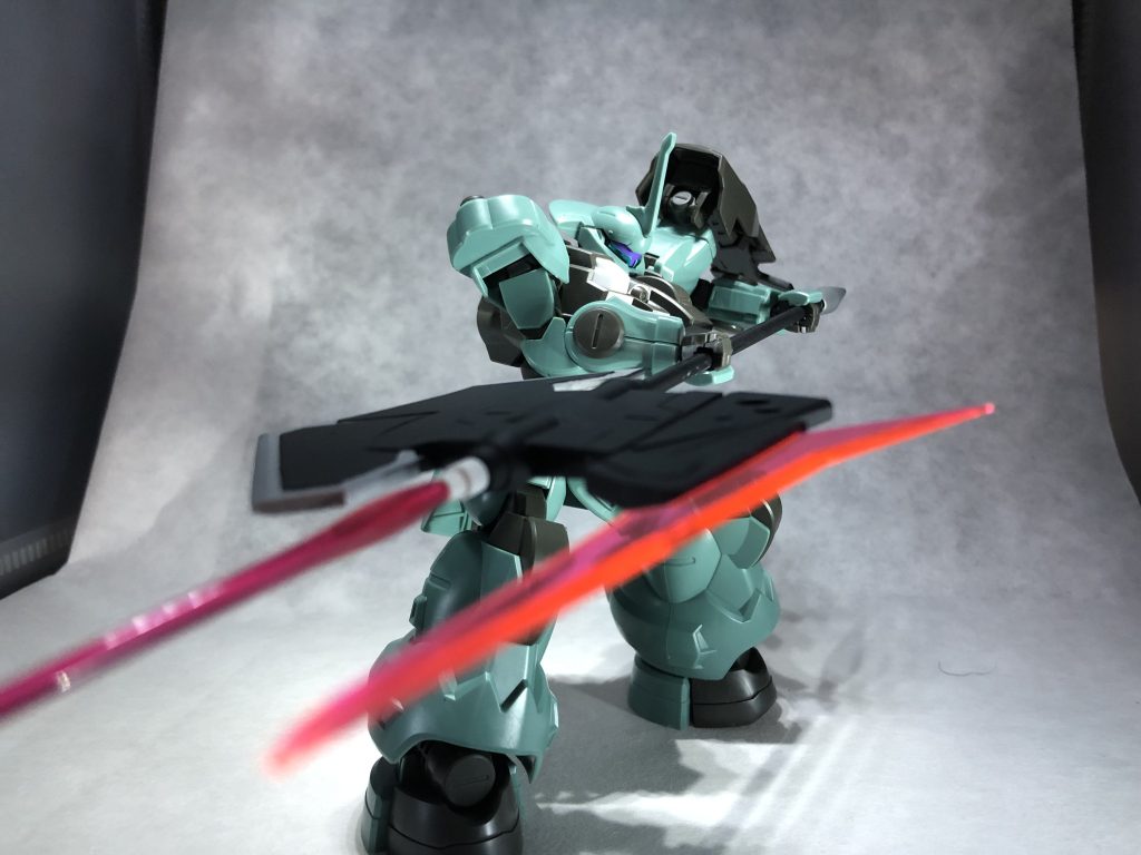 角度を変えてパシャリ武器を突きつけられる視点もいいよね。