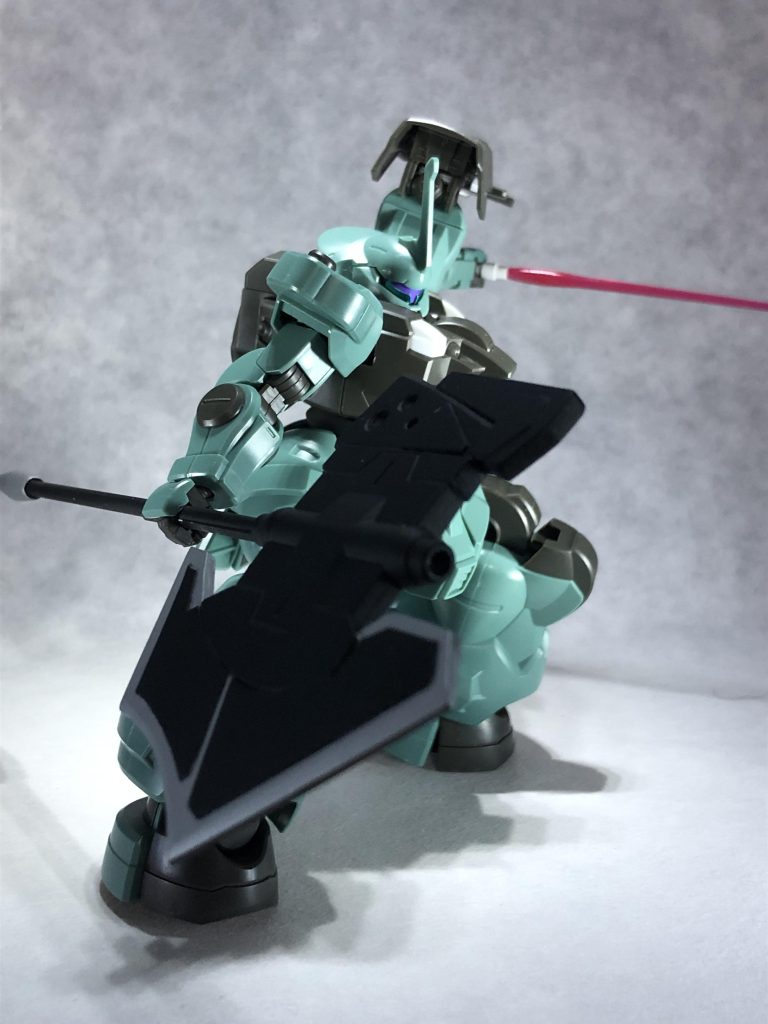 アックスの先端は取り外してそのままビームサーベルとして使えるので、これまた状況に合わせて取り回しのいい武器としても使用可能です。･･･ジェターク製じゃなさそう。