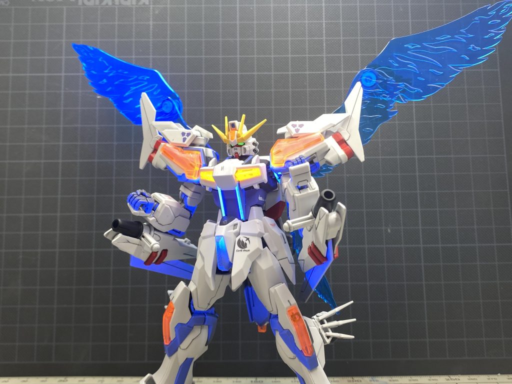 そして簡易RGシステム発動に連動して、炎システムが発動。青い炎の翼が出現！！