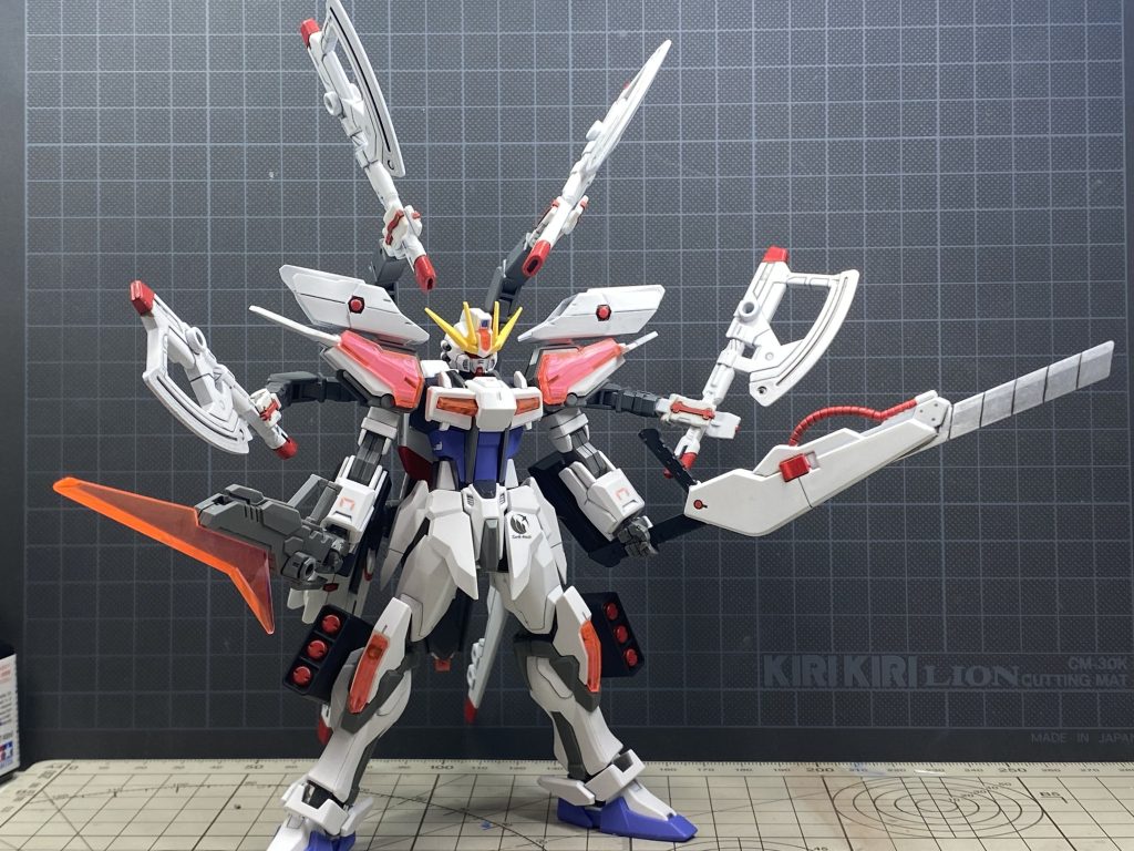 こちらが斬撃モード。まさに、阿修羅!装備は射撃と格闘両方出来るものをチョイス。近接格闘も射撃突撃戦も持ち替え無しで行えます。