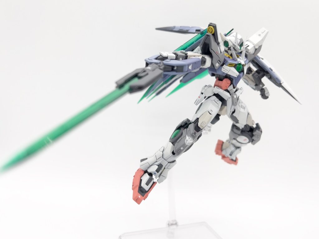 カラーリングの一部にはガイアノーツの「セイラマスオ専用カラー」シリーズを使用しています。塗り分けもほぼ作例通り再現しましたが、ホワイトの色味のみRGであることを活かしてウォームホワイトと2色で塗り分けてます。