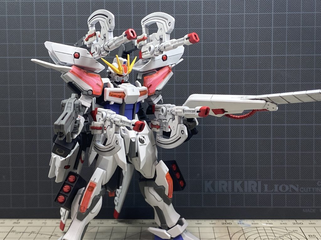 メインアーム2本とサブアーム4本の6本腕を展開して多数のモブを蹴散らします。こちらは、射撃モード。