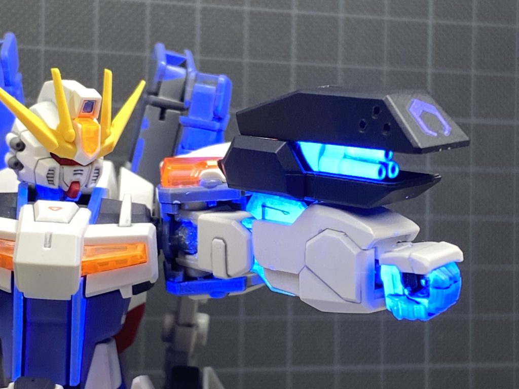 ちょっと目立たないけど、腕部ガトリングにもRGシステム。キラキラガトガト。