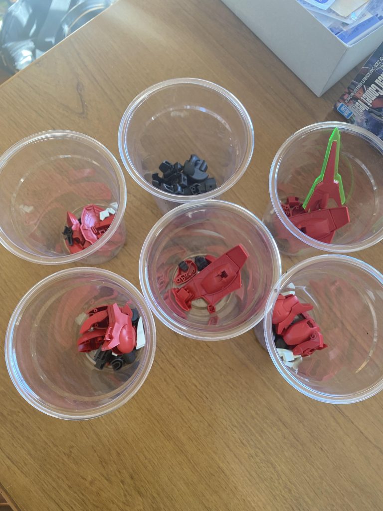 仮組から一旦バラして部位ごとに仕分けして塗装しました。