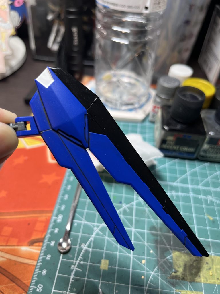 翼はメタルロボット魂を参考に1部に白を追加。初めてMSブルーZ系を使いましたが、あまりにも自分の思うフリーダムの青すぎました。