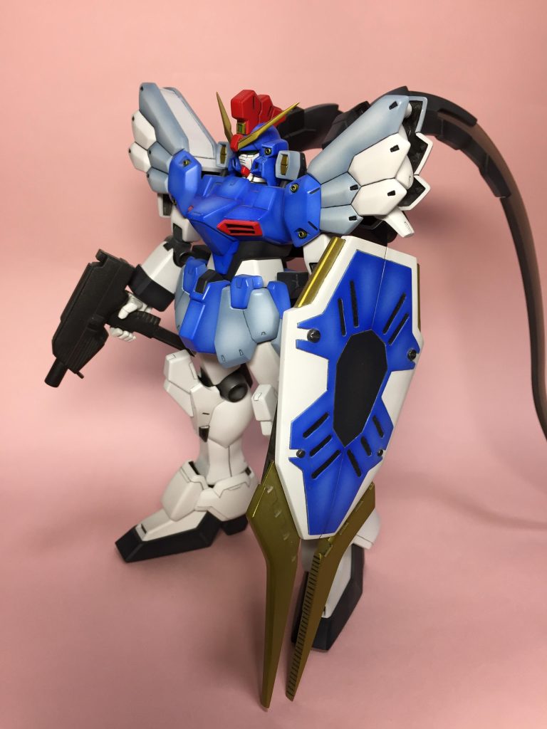 マシンガン、シールドはプラ板で製作。