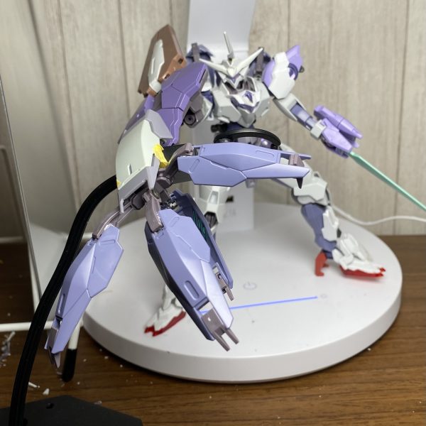 盾の形態の一つとしてクローアームにへの変形を検討中です。対ガンダム用アンチトードクローみたいなノリで構想してます。（2枚目）