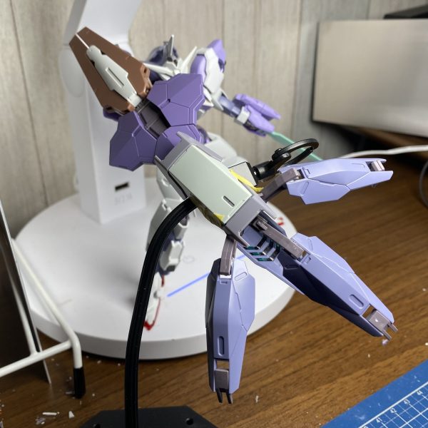 盾の形態の一つとしてクローアームにへの変形を検討中です。対ガンダム用アンチトードクローみたいなノリで構想してます。（1枚目）