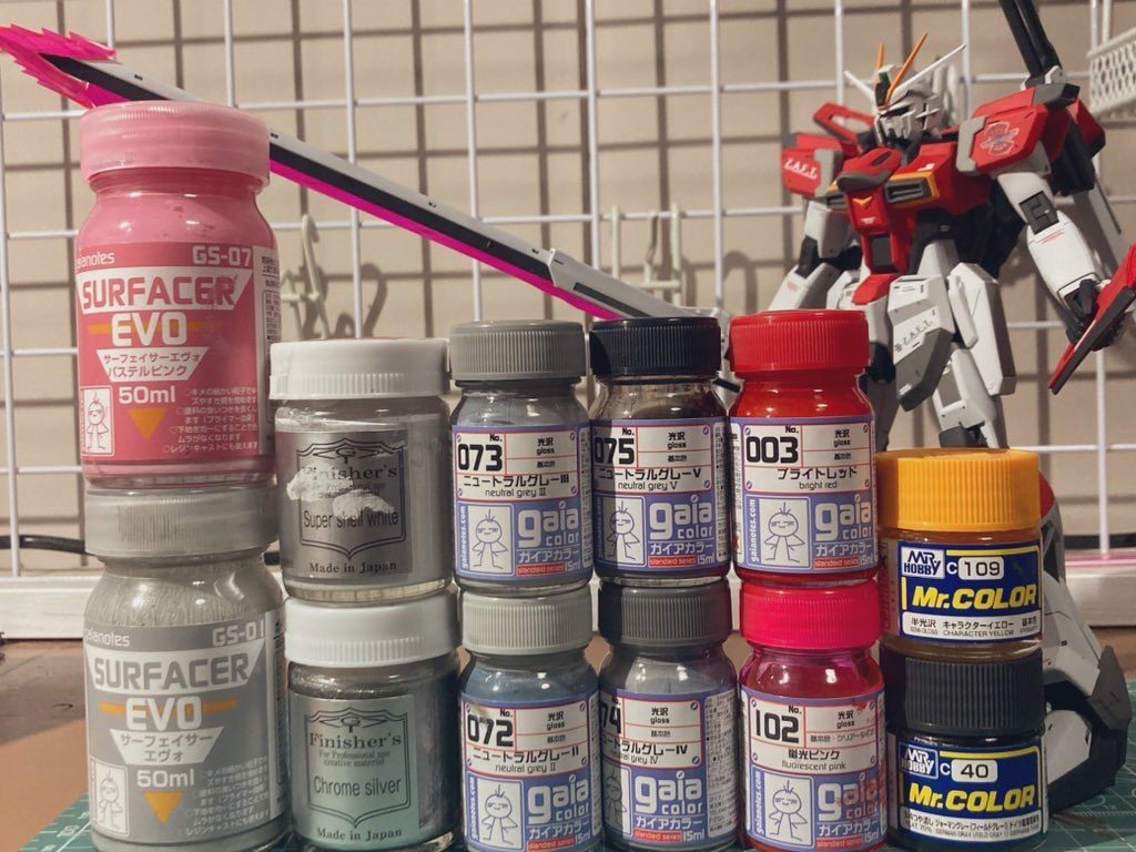 使用塗料レッドとイエローはピンクサフ　　　　　　　　その他はエヴァサフ　　　　　　　　　　　　　フレーム類はジャーマングレー　　　　　　　　クロームシルバーは見えないけどシリンダー部分に使ってます