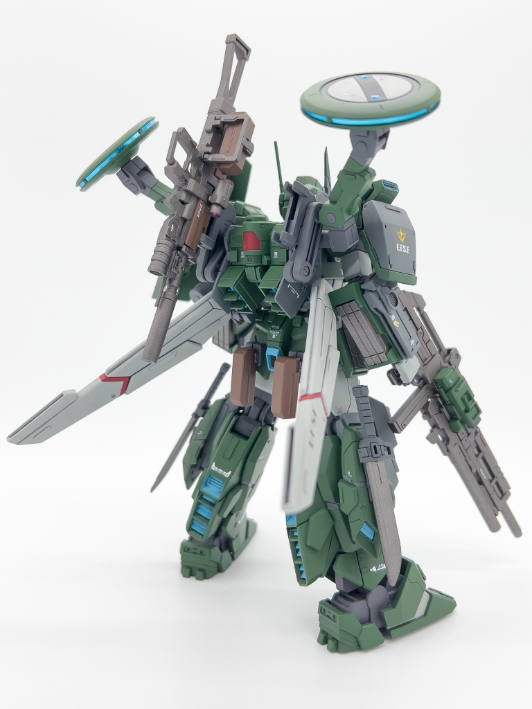 ジム・スパルタンが元々ディテールが細かいキットだったので、他のパーツもそれに馴染むようRGのパーツを使用したり、スジボリを行ったりしてディテールアップにこだわりました。