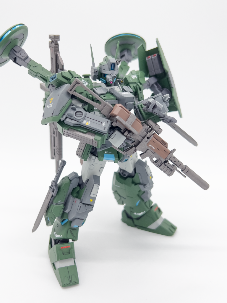 Steelyardとミノフスキー粒子散布ポッドを併用することで、有視界的・電子的双方において高いステルス性を発揮します。