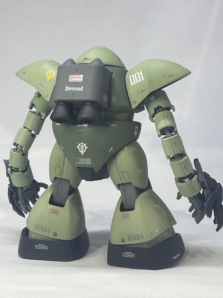 何回作ったか数えきれないHGゴッグ。安くて作り易くてかっこいい一生作っていても飽きません。構図も簡単だから改造もしやすいかなと今回ミキシング初挑戦。