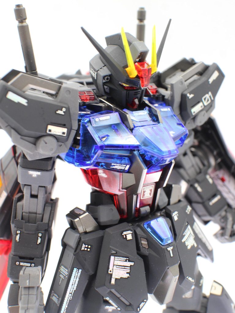 デカールは、友人から貰ったまま使わずにいた箔タイプの物を使ってみました。これもまあ、使えなくなる前に使っとけみたいな。