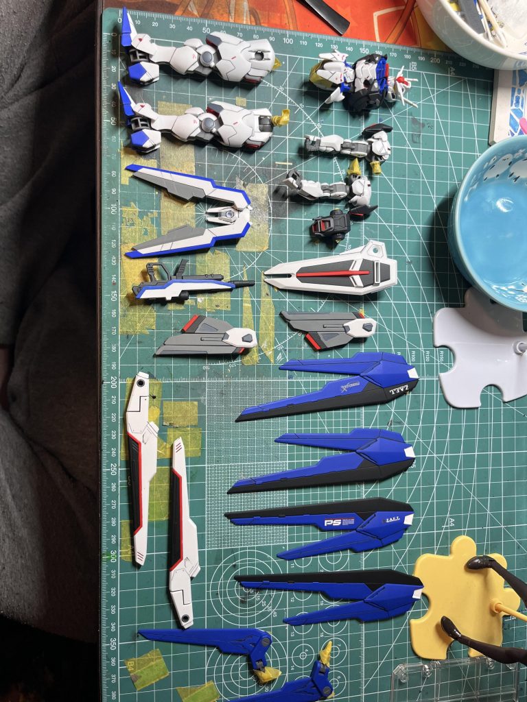 つや消しが乾燥して組み上げ前。この瞬間のワクワクさよ。