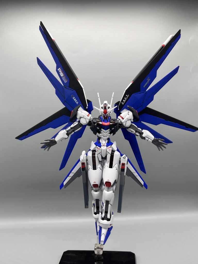 フリーダム系がよくやるやつ。エアリアルとフリーダムの翼の親和性の高さにびっくり。