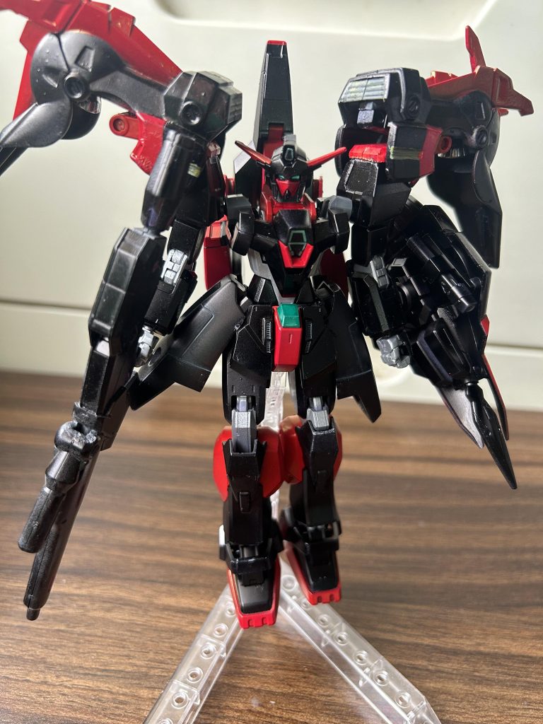 とゆうわけで、AGE3の新しい姿を作ってみようと思って作ってみた機体でしたがどうだったでしょうか?個人的にはまだいろいろ納得いってないとこがありまして、塗装前は関節固かったのに、なぜ塗装後に組み立てると関節がゆるゆるになってるのか、自分自身原因がわからなすぎて、頭パーンてなってます。とりあえずこの作品は自立がかなり難しいんで、この状態で飾っておきます。では長くなってしまいましたので、これにて失礼します。最後まで見てくださった方はありがとうございます。次の作品も頑張って作りますので、よかったらまた見ていただけたら嬉しいです。では!!