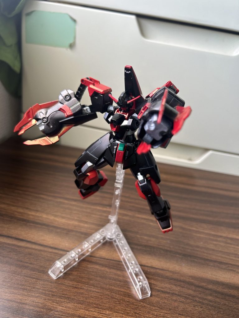 もちろんアスクレプオスのアーマーも腕に取り付け可能で、ポージングも可能。旧キットのアスクレプオスを使いました。新しいほうのアスクレプオス使いたかったんですが、どこにも売ってなかったので諦めました( ;  ; )