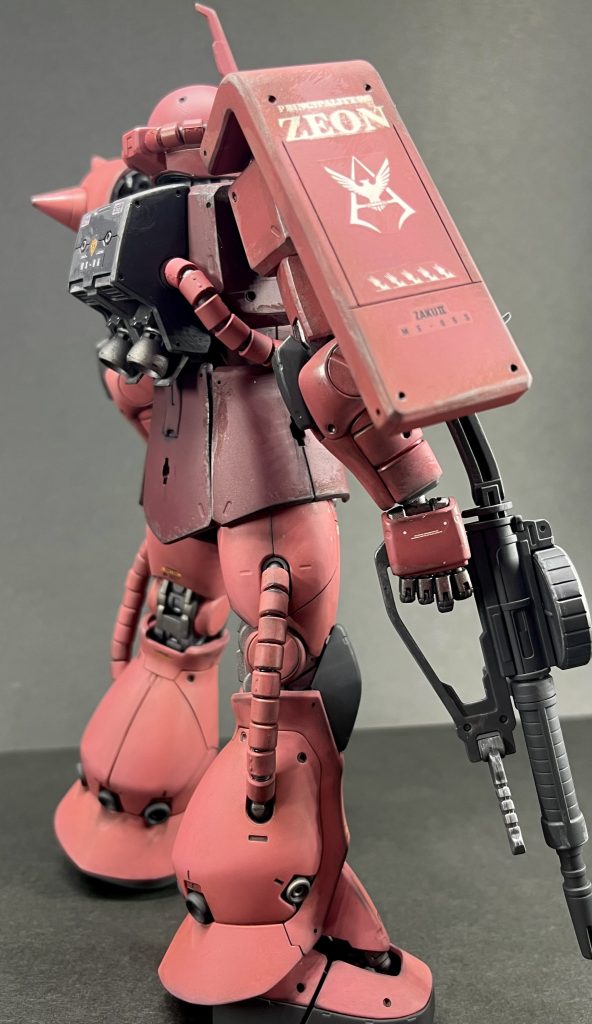 シールドとバックパックもデカール、ウェザリング頑張りました🙇‍♂️