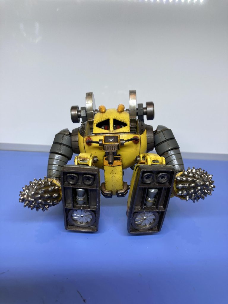 足の裏、アッガイの足に付いてたスクリューとかのジャンクパーツを切り出して寄せ集めました。