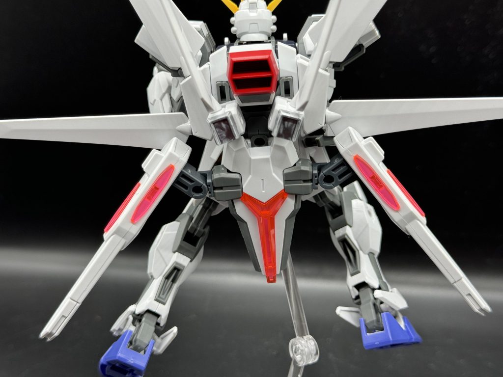 スタービームキャノンの可動がイマイチだったので、シールドとキャノンの間に1軸増やしました。これでかなり改善しました