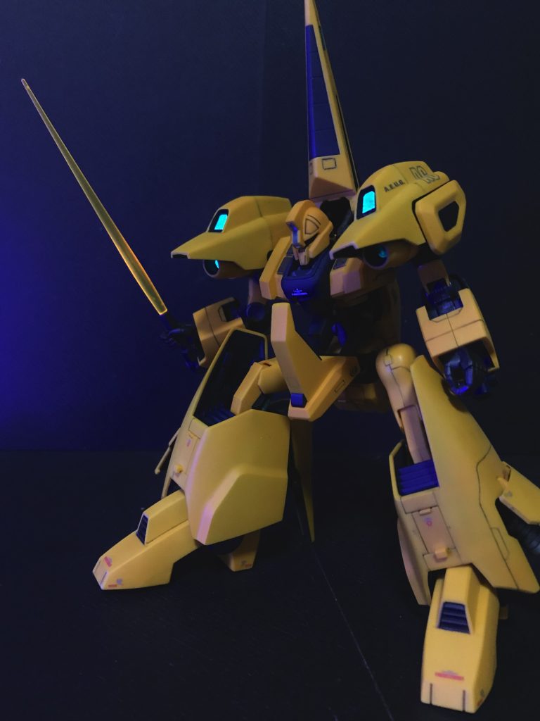 MS形態1 正面左側撮影。以外に可動域が制限されポージングに苦労しました。