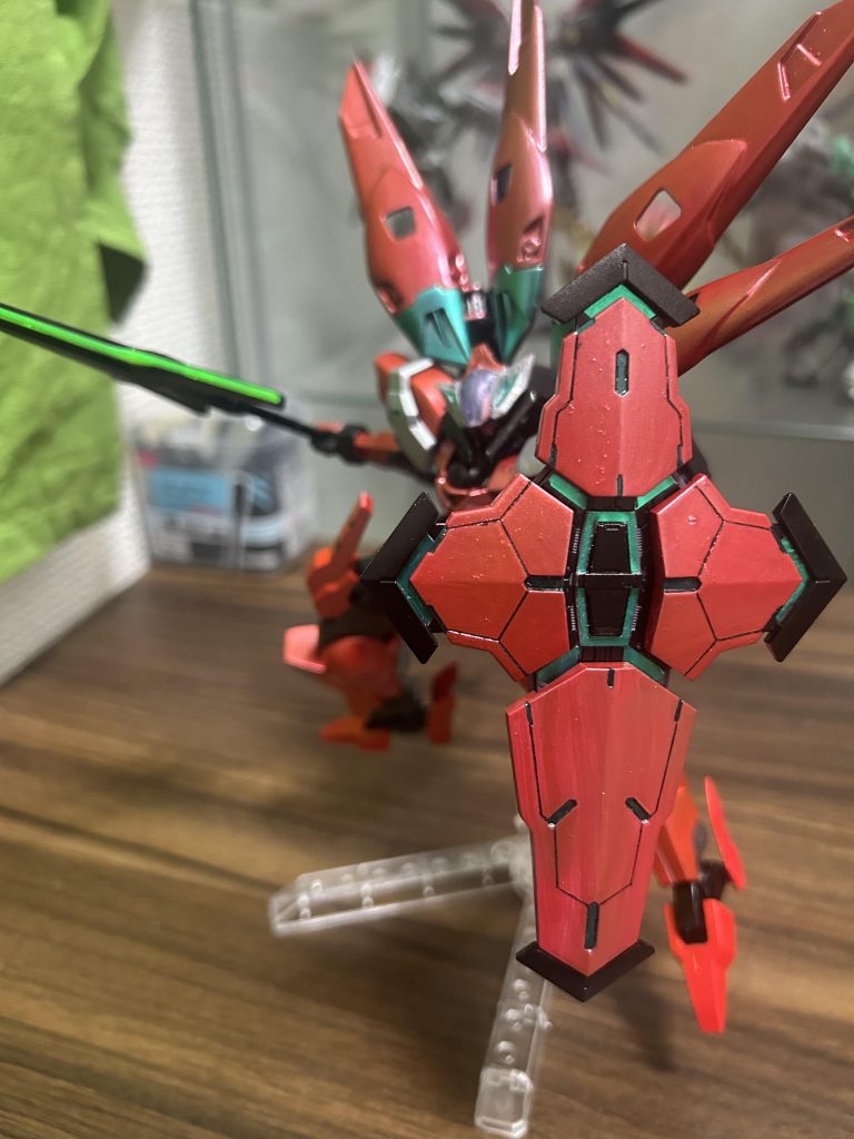 ノンキネティックシールド展開時にビームジャベリンを構えるポージングこれが1番好きかもしれません。