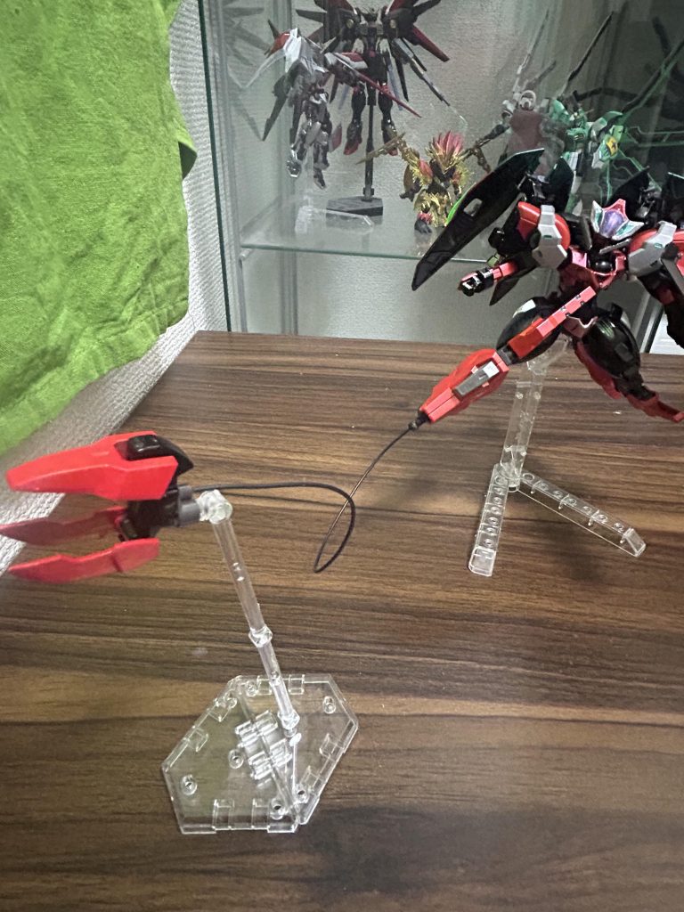 シャクルクロウも付けたくて、水星のガンプラは互いに互換性があったので、足をべギルペンデからダリルバルデのものに変更しました。