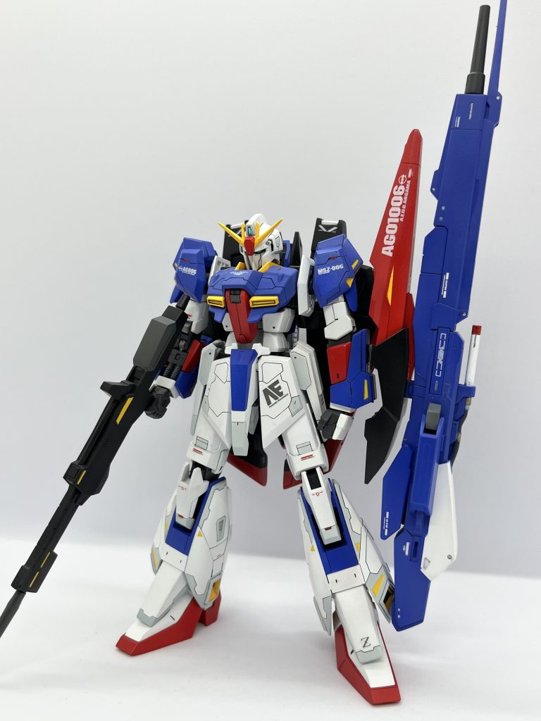 立ちショット。ハイパーメガランチャーはツートンカラーで仕上げました。