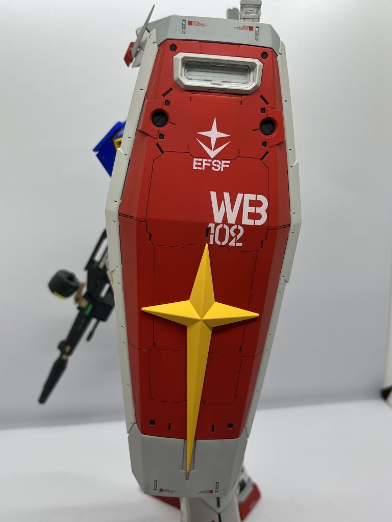 シールドはノッペリしていたので、大幅にスジボリで情報量を増やしました。