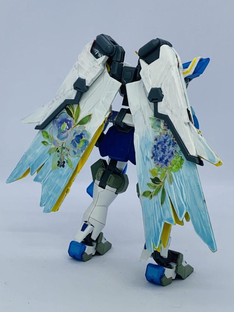 前後。花柄はシール。デフォルトでこの翼です。【小さな自信家】脇山珠美モチーフで振袖部分をウイングで表現してます。