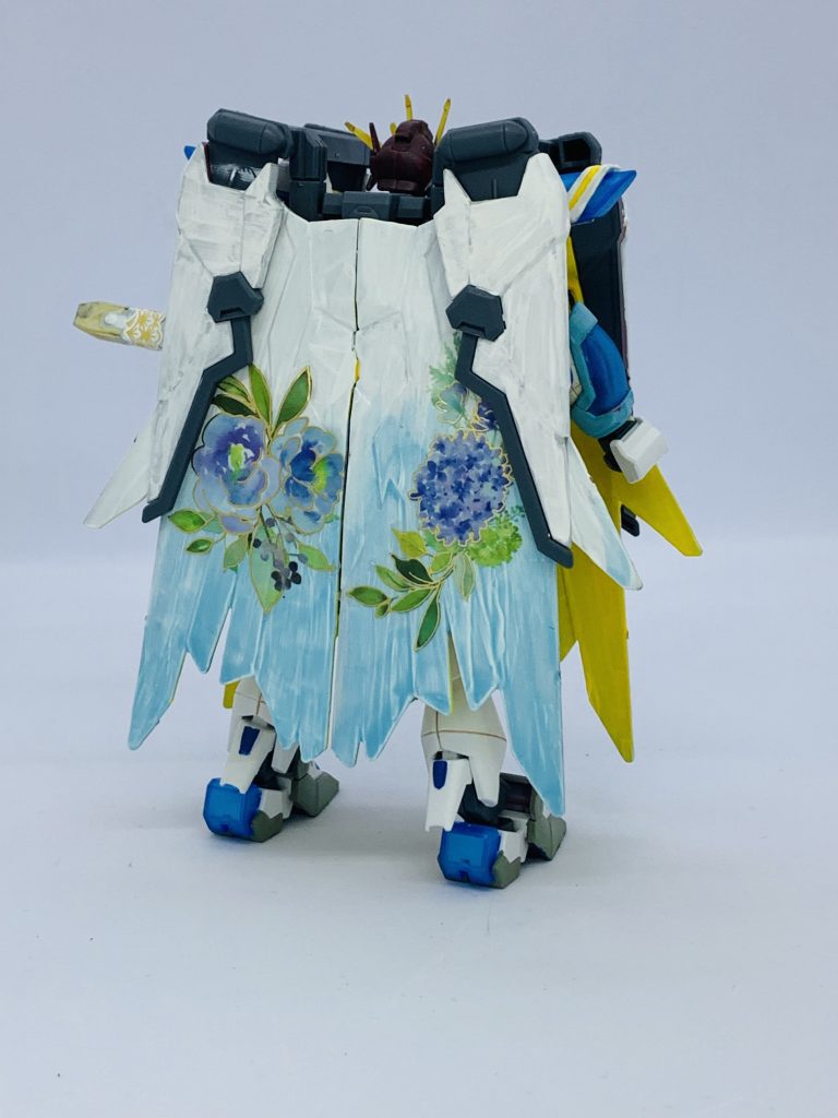 珠ブルーミングガンダム・百花繚乱の形。前後逆じゃね?敢えてです、敢えて。うん。白い花はネイルパーツ。