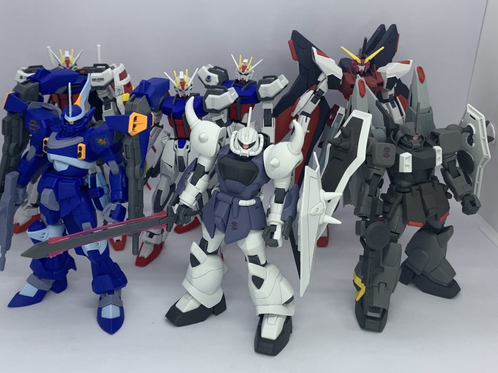 いきなり始まりました勝手に二次創作外伝「機動戦士ガンダムSEED JOST」。白背景で白い機体はiPhoneトリミングと相性が悪い!GBにするか…いくつかうまく抜けてないけどご愛嬌。ストライク、画像加工してるけど実体でちゃんといます。なんでこんなに居るの?は第二話以降で……シホは90日戦争後にイザークが再度預かっている設定です。過去作のグラディエイターガンダム(https://gumpla.jp/hg/1640020)をストーリー上でうまく使えないか考えたショートストーリーです。つまり強化機体として今回の為だけに単発使用します。でもどうせなら他の2人にも何か強化あげたいよなぁ……おや……過去作グラディエイター